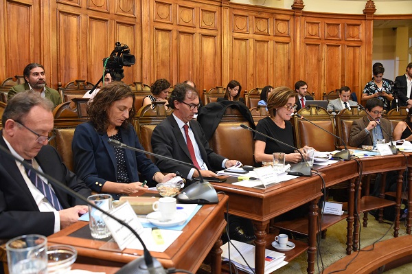 Ministra de Educación expone en el Congreso sobre educación pública