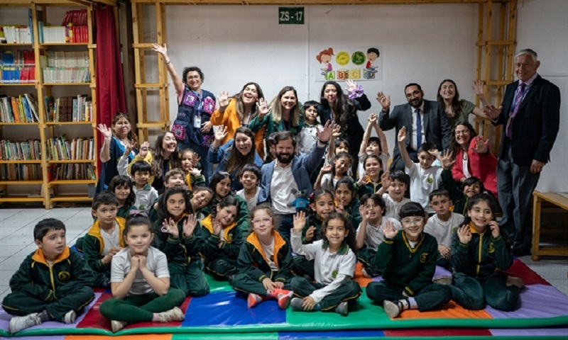 Presidente Gabriel Boric encabezó ceremonia de conmemoración de los 30 años del programa Centro de Lectura y Biblioteca Escolar (CRA) del Mineduc